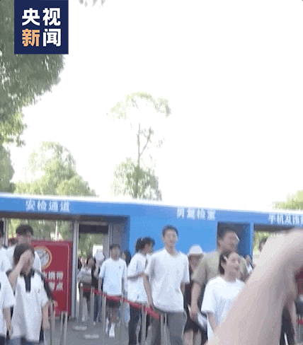 1687570596428655.gif 640.gif