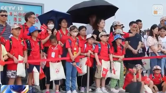 驻香港部队举办青少年专场军营开放活动