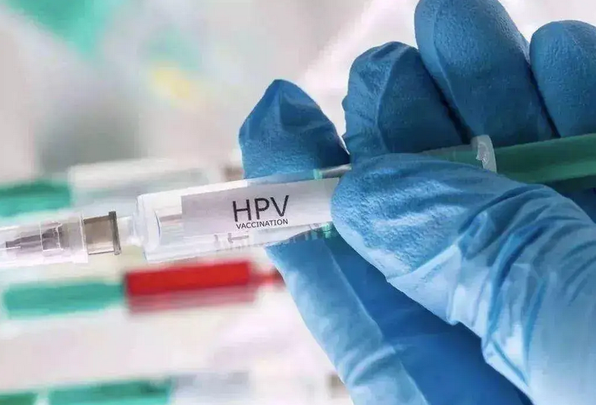 护士倒卖HPV疫苗并帮部分客户注射，获刑一年半