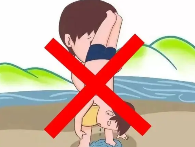 “倒挂控水法”能救溺水者？这些网上流传的说法靠谱吗
