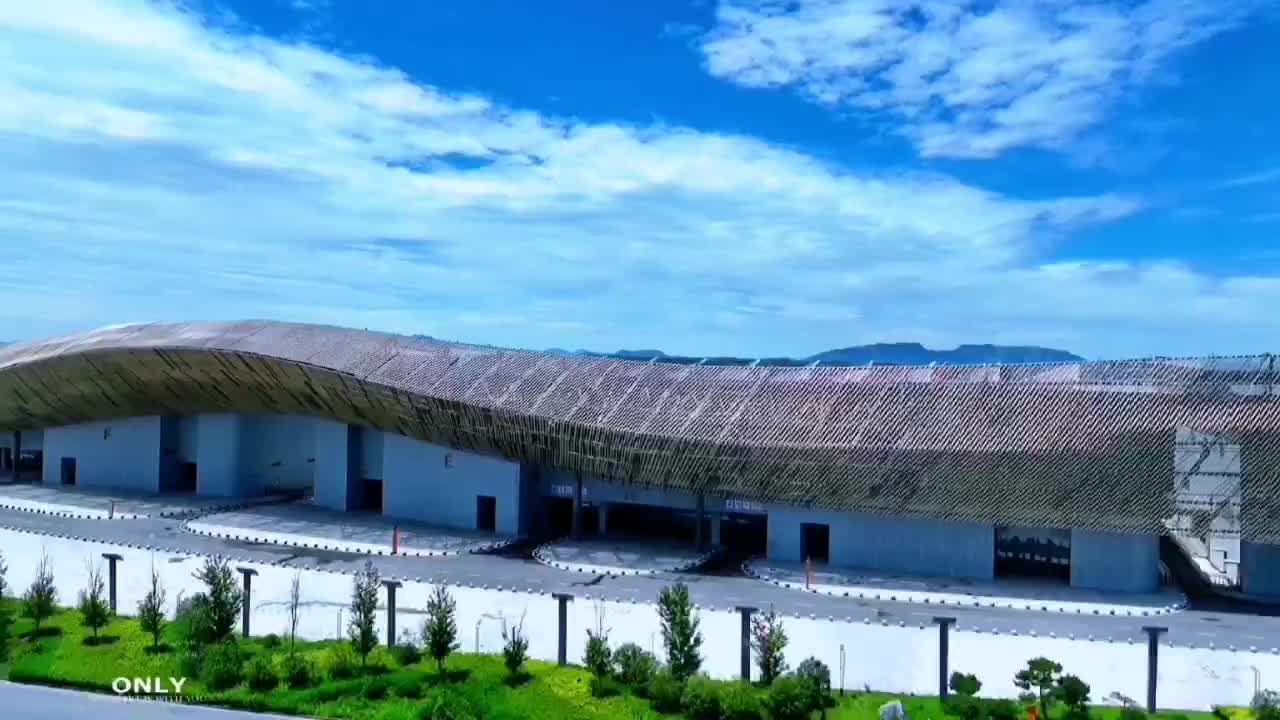 驻马店：夏日天蓝 白云悠然