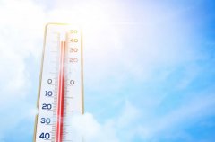 夏日炎炎易脱水，老年人怎么喝水更健康？