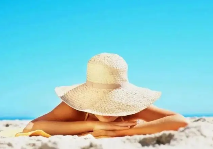 三伏天晒背真的能养生吗？医生提醒不是谁都可以