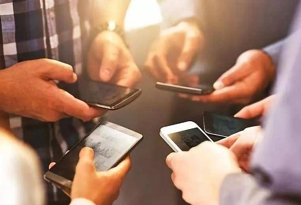 网信办：将全面升级“青少年模式”为“未成年人模式”