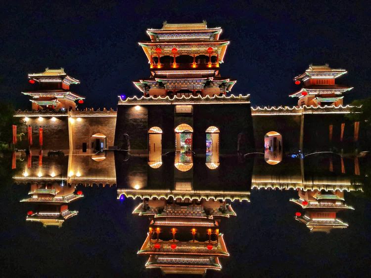 驻马店：灯火通明 廊桥如画