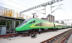 为复兴号“把脉问诊”的“蓝朋友” 