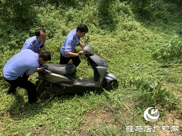 男子不慎掉入沟中 警民及时救助转危为安