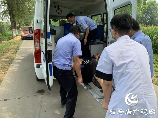 男子不慎掉入沟中 警民及时救助转危为安