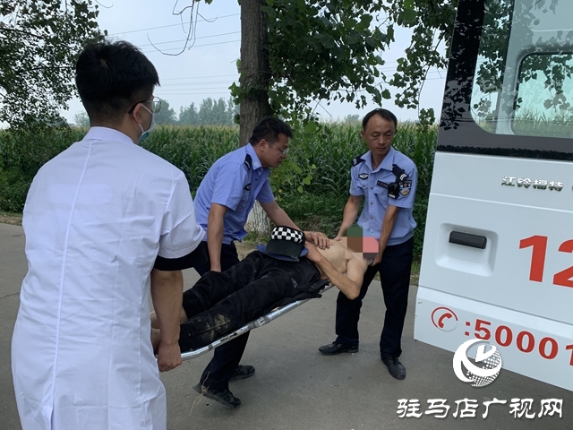 男子不慎掉入沟中 警民及时救助转危为安