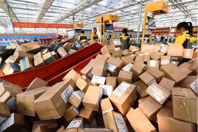 前7月 我国快递业务量超700亿件 连续5个月超百亿件