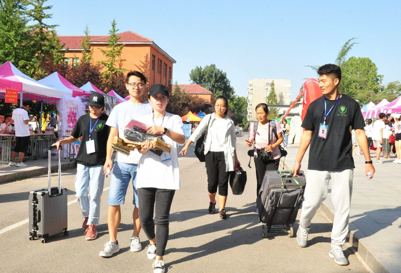 关注大学新生入学丨助学贷款咋办理？户口要不要迁移？ 准大学生看过来
