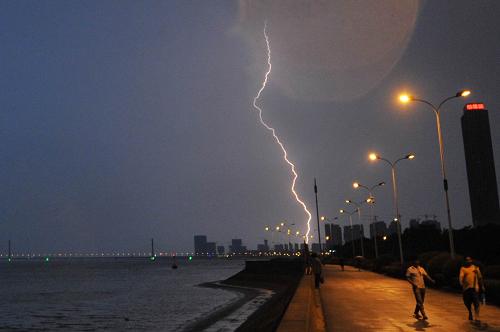 新一轮强降雨明起发展多地有大暴雨 北方凉意渐显