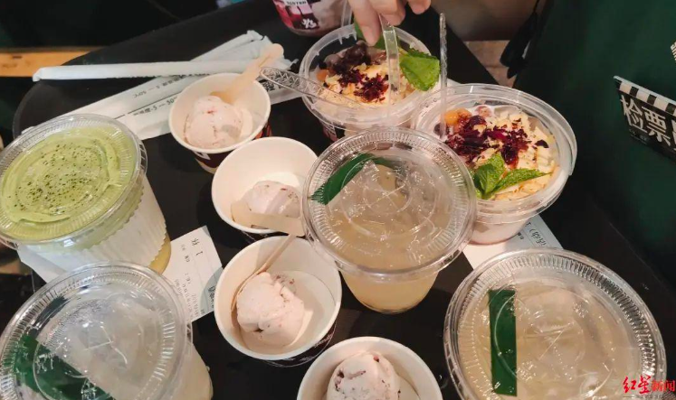 冰饮品牌实测：有些含冰超30%，有些不能“去冰”