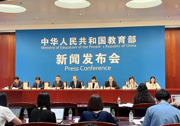 教育部新闻发布会介绍有关基础教育的两份意见