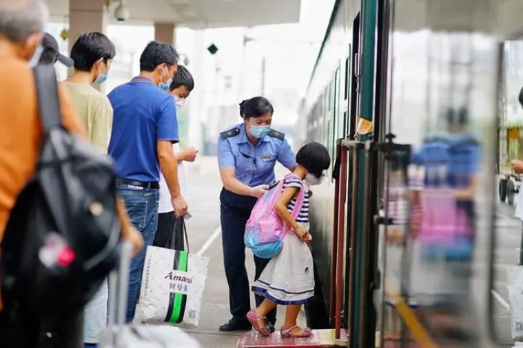 暑运圆满收官！全国铁路累计发送旅客8.3亿人次