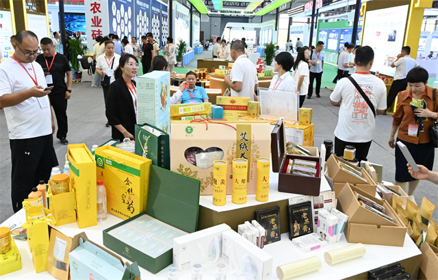 9月6日，驻马店国际会展中心C展厅，中国药谷的展品。高山岳摄.jpg