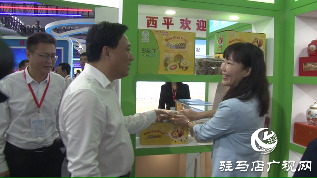 以农加会为媒 山中小果实走进大都市