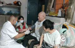 经济开发区翟庄居委会党支部开展情暖双节活动