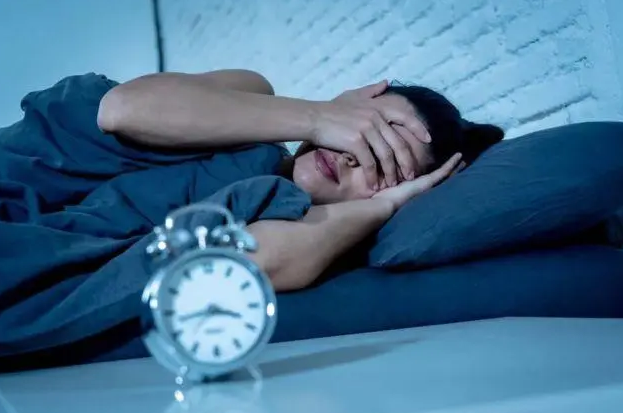 边熬夜边囤“防猝死套餐”？医生：少了最重要的……