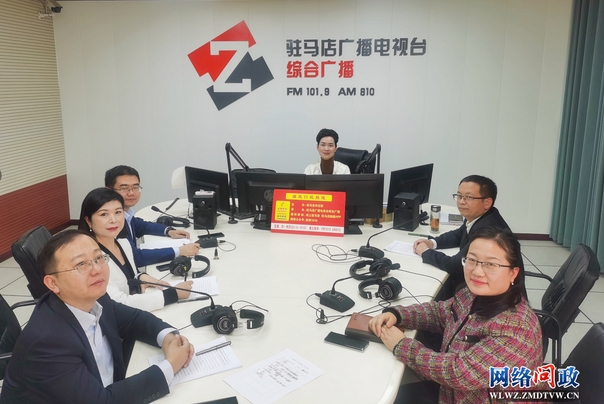 驻马店移动公司张转正一行做客直播间介绍移动服务客户情况