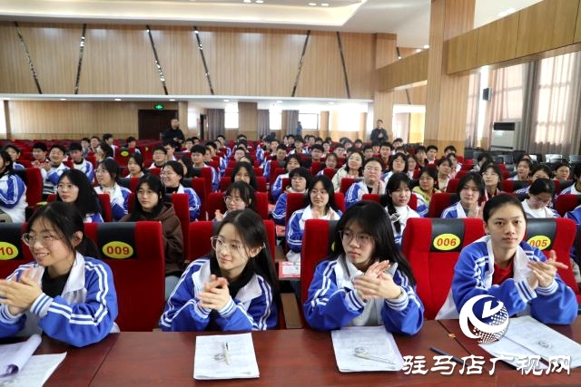 平舆一高举办“戏曲进校园”活动