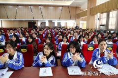 平舆一高举办“戏曲进校园”活动