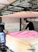 天冷催“热”棉被加工