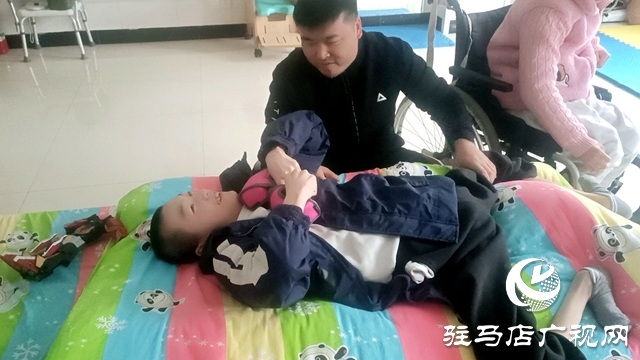 驻马店市儿童福利院：用爱温暖孩子过冬