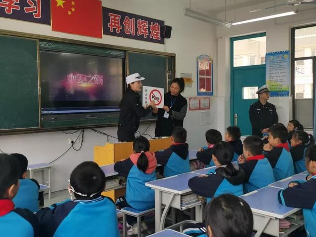遂平县：交通安全知识进校园 培养安全出行好习惯
