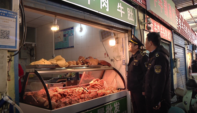 “生鲜灯”禁用首日记者探店！驻马店这家超市被责令整改