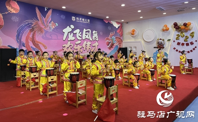 萌娃载歌载舞迎新年