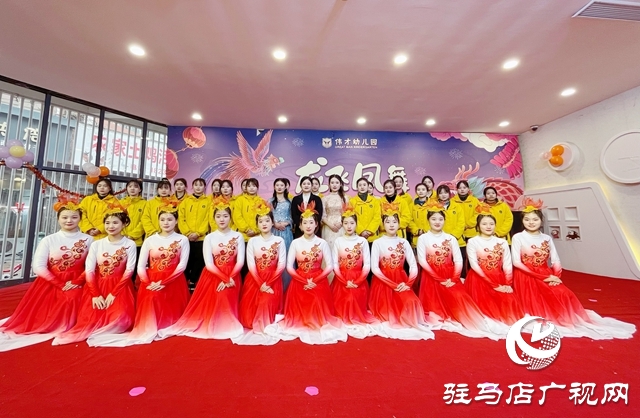 萌娃载歌载舞迎新年