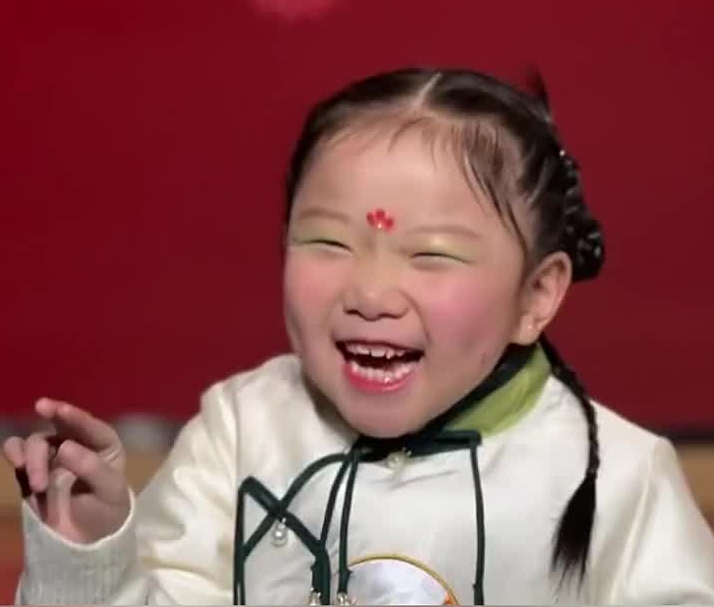 那个被诊断终生无法站立的女孩，这次站上了舞台！