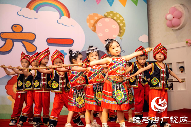 驿城区伟才幼儿园举办庆六一文艺汇演活动