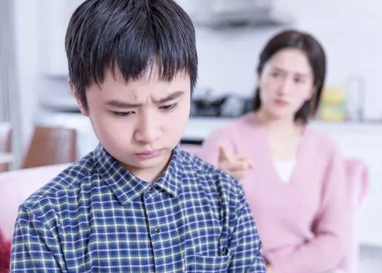 月薪动辄上万元的陪伴师能缓解育儿焦虑吗？