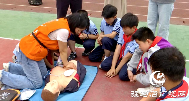 正阳县第十四小学开展儿童平安生存训练营活动