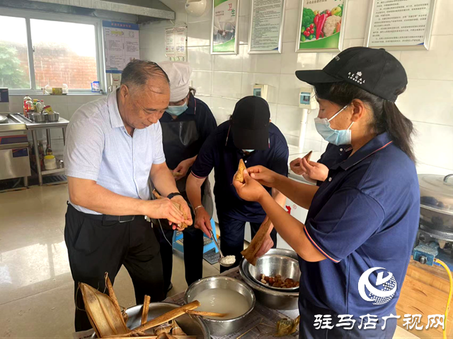 中国残联副主席张银良与重度残疾人共度端午佳节