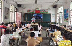 泌阳交警进校园 交规知识入童心