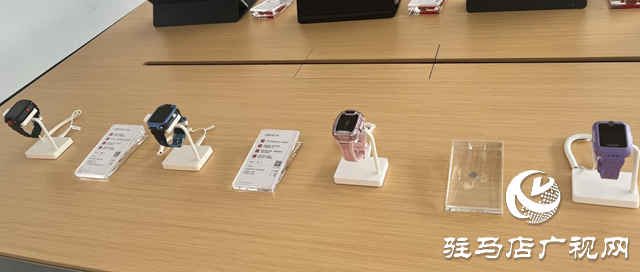 儿童智能手表藏风险 应多管齐下护“腕上安全”