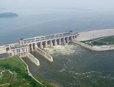 宿鸭湖水库开闸放水 汝南县多方发力织牢防溺水“安全网”