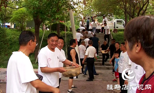 西平县洪河公园举办2024年夏季渔业增殖放流活动