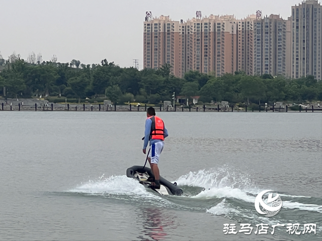 驻马店市人民公园：环境美如画 市民欢乐多