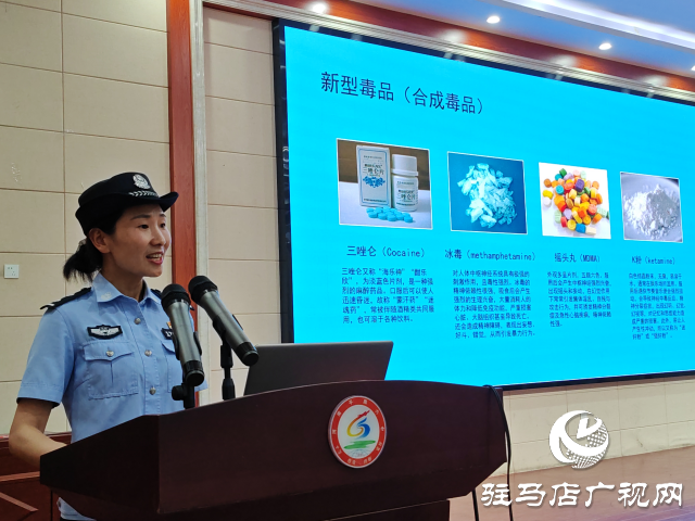 平舆县公安局禁毒大队民警到平舆六中开展宣传活动