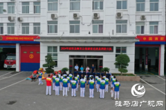 泌阳舞龙公益教学走进“火焰蓝”