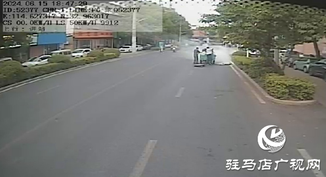 路遇三轮车起火 平舆公交司机秒变&ldquo;消防员&rdquo;2分钟英勇救火