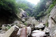 泌阳县峻险秀美“九龙瀑” 大自然的鬼斧神工