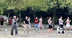 炎炎夏日 市民掀起晨练热潮
