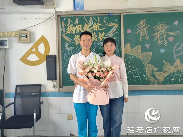 驻马店市第四中学举行毕业典礼