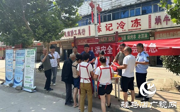 西平县安委办开展安全宣传“进商圈”活动