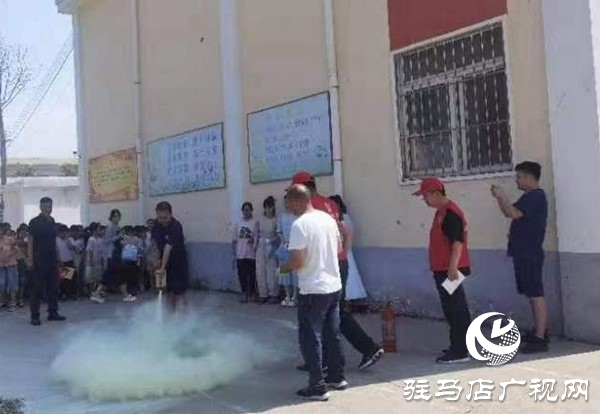 西平县安委办开展安全宣传“进商圈”活动